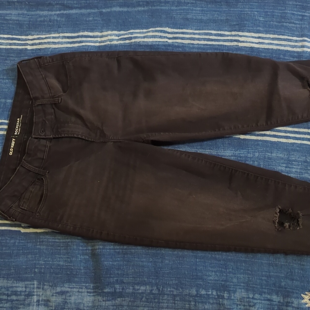 Dark gray. Skinny rockstar old navy distressed jeans. 6 tall